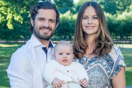 Happy im schwedischen Sommer: Prinz Carl Philip, Prinzessin Sofia und ihr Sprössling Alexander