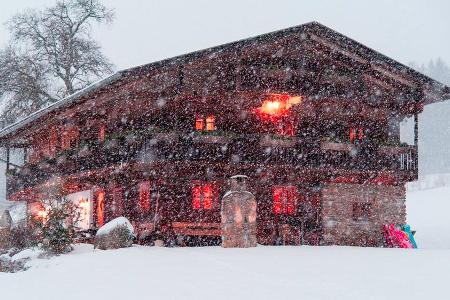 Wie aus dem Bilderbuch: Der Woferlhof im Schneegestöber