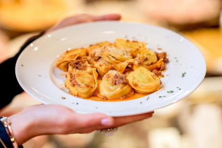 Die handgemachten Tortellini sind bei einem Restaurantbesuch in Bologna fast schon Pflicht