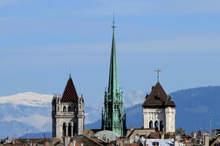 Von Genf aus ist sogar der größte Berg der Alpen zu sehen. Der auf 4.810 Metern liegende Mont Blanc liegt zwischen Frankreic...