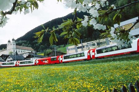 Mit dem Glacier Express den Schweizer Bergfrühling erleben