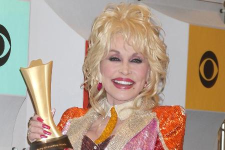 Dolly Parton steht zu ihren Schönheitsoperationen