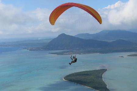 Mauritius mit dem Paraglider aus der Vogelperspektive entdecken