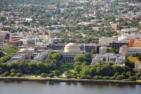Massachusetts Institute of Technology: Ebenfalls in Cambridge liegt das 1861 gegründete MIT. Die technische Hochschule mit d...