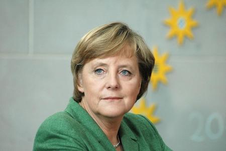 Klar: Dahinter verbirgt sich natürlich die Bundeskanzlerin Angela Merkel