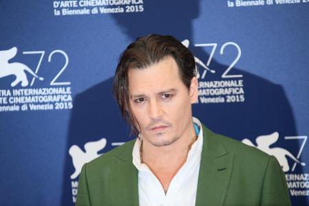 Richtig, so durchdringend kann eigentlich nur Johnny Depp schauen.