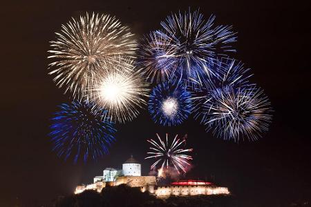 Das Vorsilvester-Feuerwerk über der Festung von Kufstein