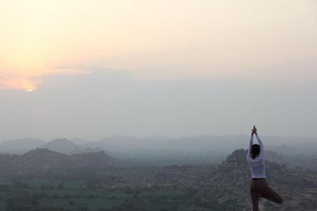Für Yoga-Individualreisende: Sonnenaufgang in Hampe, Indien