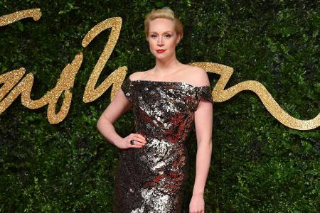 Gwendoline Christie im verführerischen Pailletten-Kleid