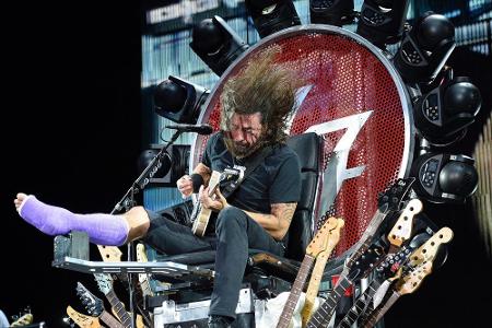 Der Beweis: Dave Grohl kann auch im Sitzen rocken