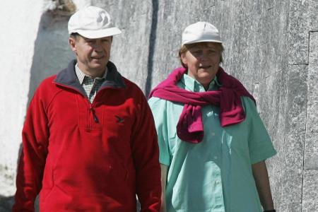 Im Urlaub kleidet sich Angela Merkel gerne leger: Hier ein Foto aus dem Jahr 2006 mit ihrem Ehemann Joachim Sauer