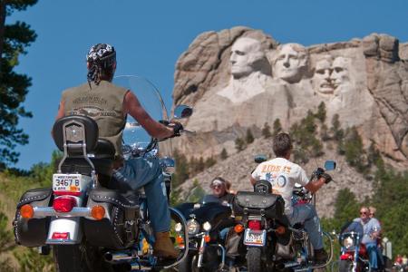 Viele angereiste Biker gehen auch auf Tour