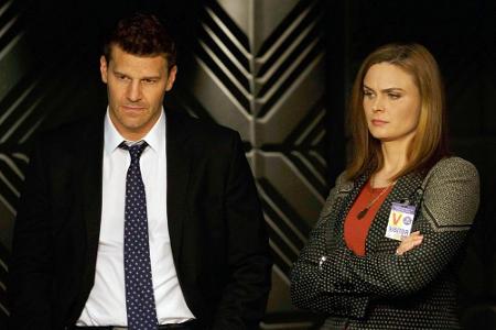 Booth (David Boreanaz) und Bones (Emily Deschanel) befragen einen Verdächtigen