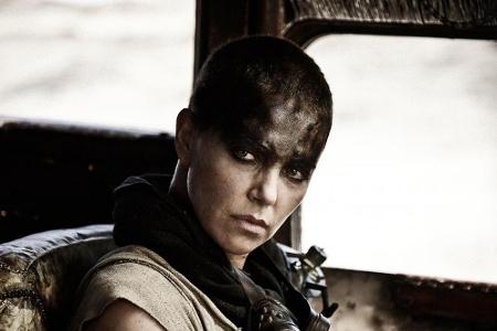Charlize Theron als Furiosa in 