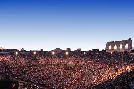 Einmalige Atmosphäre beim Opernabend in der Arena di Verona