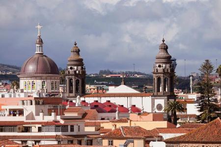 Die Universitätsstadt San Cristobal de La Laguna im Norden der Insel hat einen Bischofssitz. Die Kirchen prägen das Erschein...