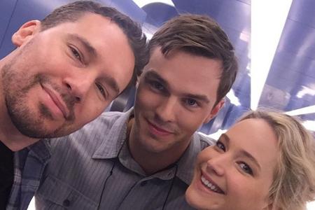 Jennifer Lawrence mit Nicholas Hoult und Regisseur Bryan Singer (v.r.n.l.)