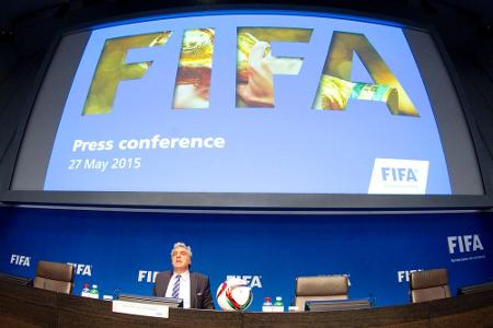 FIFA-Mediendirektor Walter de Gregorio bei seinem schweren Job am Mittwochvormittag