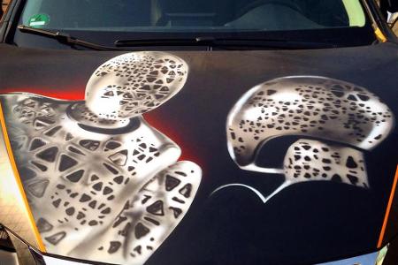 Lexus Art Car: LED-Aliens auf der Motorhaube