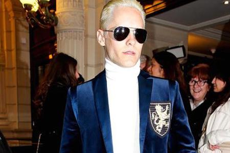Jared Leto ist auf der Fashion Week in Paris kaum wiederzuerkennen