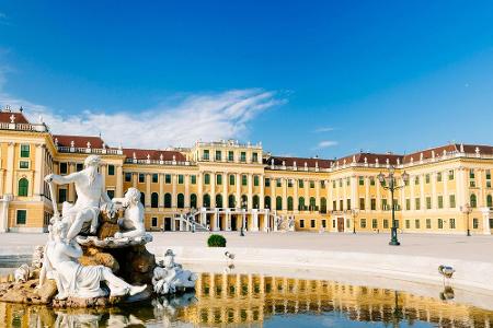 Der Besuch von Attraktionen wie dem Schloss Schönbrunn wird mit dem Vienna Pass erheblich günstiger