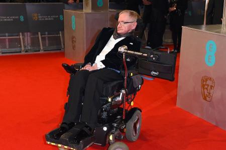 Stephen Hawking kennt sich trotz seiner 73 Jahre überraschend gut mit der aktuellen Musikwelt aus
