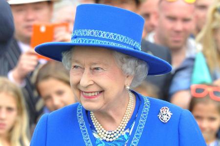 Lady in blue: Die Queen bei einem Polo-Match des Queen's Cup im Sommer 2014