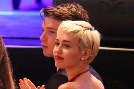 Miley Cyrus und Patrick Schwarzenegger bei einem gemeinsamen Auftritt im Februar
