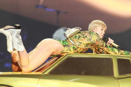 Miley Cyrus und ihr Auto