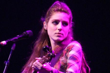 Birdy ist am 15. August in Hamburg beim MS Docville Festival zu sehen