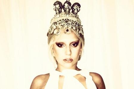 Lady Gaga als griechische Göttin in Athen