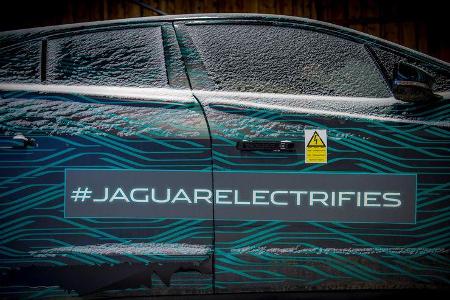 Jaguar I-Pace getarnt Schnee Fahrbericht 2018