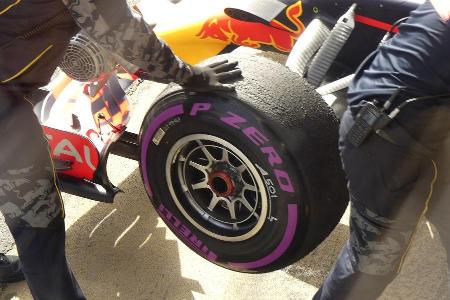 Daniel Ricciardo - Red Bull - Pirelli-Ultrasoft - Barcelona-Test - 2016