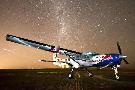 Cessna CE 208 Caravan - Red Bull