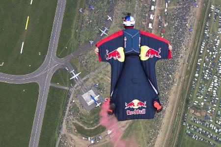 Wingsuit-Springer - Red Bull