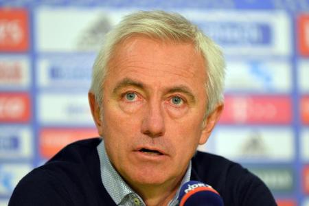 In der Amtszeit des Ex-Bondscoaches Bert van Marwijk verliert das Gründungsmitglied der Bundesliga zum ersten Mal sechs Spie...