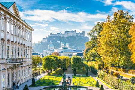 Eines der bekanntesten Touristenziele Salzburgs ist das Schloss Mirabell mit seiner schönen Gartenanlage. Von hier haben Url...