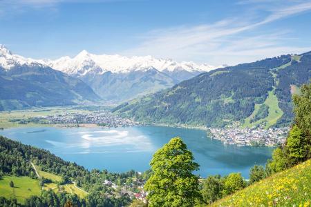 Einer der faszinierendsten Orte Österreichs ist Zell am See. Während man im Sommer im See baden kann, liegt auf dem Kitzstei...
