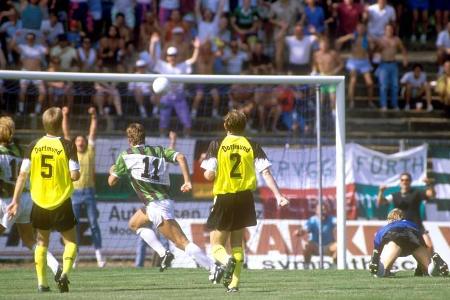 Der damalige Landesligist Fürth beschert dem mehrfachen Pokalsieger Dortmund 1990/1991 eine 1:3-Niederlage in der ersten Hau...