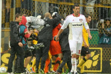 2011/12 streicht Bayer Leverkusen frühzeitig und spektakulär die Segel. Bis zur 68. Minute bestimmt der Favorit mit einer si...