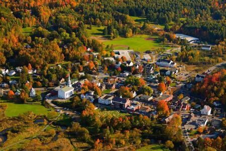 Vermont: Umgeben von Wäldern, Feldern und Flüssen ist die Ortschaft Stowe ein wahres Paradies für Urlauber, die Ruhe und Abg...
