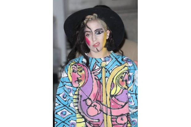 ...dieser Kreation: Halb Gaga, halb Picasso - ganz schön durchgeknallt. Doch während Lady Gaga ihre größte Freude an Make-Up...