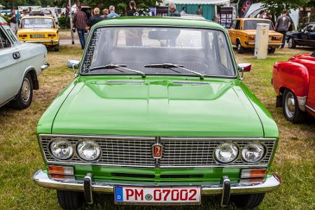 Es handelt sich um Lada. Im Jahre 2015 waren in Deutschland lediglich 825 Stück zugelassen.