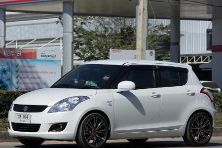 Nun gut, das war sehr einfach. Es ist der Suzuki Swift. Der japanische Hersteller Suzuki hat 2015 mit 3,03 Millionen verkauf...