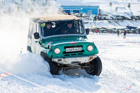 In Russland ist dieser Hersteller sehr beliebt. Die Fahrzeuge sind auf jegliches Wetter und Strecken vorbereitet. Um wen han...