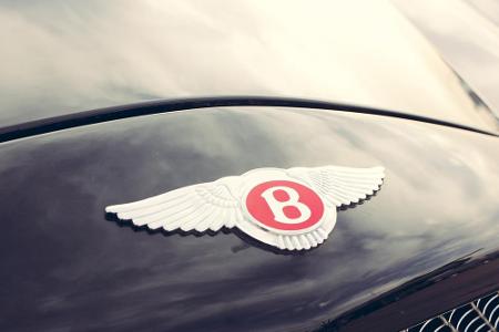 Nun gut, das war einfach. Es handelt sich natürlich um die Manufaktur Bentley.