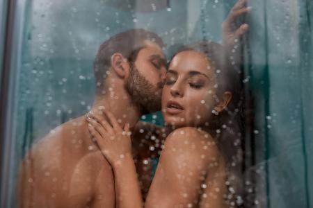 Die 6 besten Sex-Stellungen unter der Dusche