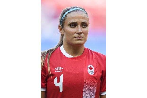 Shelina Zadorsky Fußball.jpg