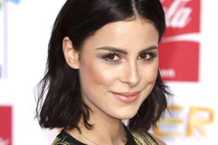 In Cannes zeigt der Popstar seinen modischen Facettenreichtum. Ob glamourös oder lässig cool - Lena Meyer-Landrut begeistert...