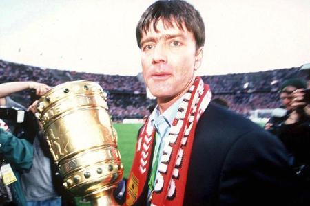 ...gewinnt mit den Schwaben den DFB-Pokal.